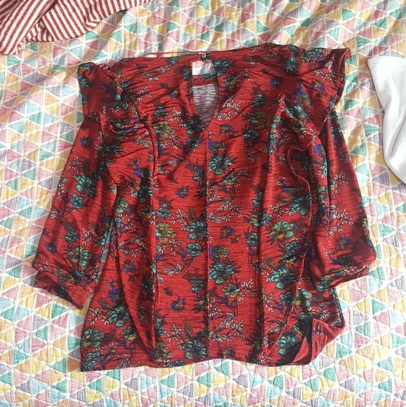 NWT| Red floral printed blosue - Picture 2 of 3